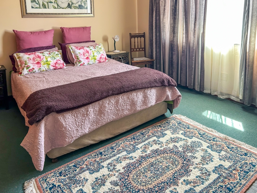 8 Bedroom Property for Sale in Greenfields Western Cape